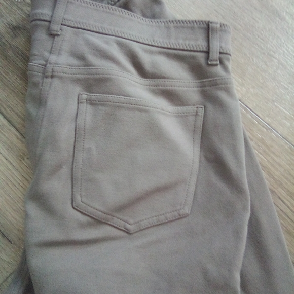 Chico's so slimming size 1 stretch pants - Picture 4 of 4